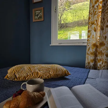 Cozy Nest Below The Mountains With An Amazing View