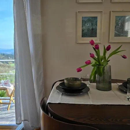 Cozy Nest Below The Mountains With An Amazing View Počitniška hiša *