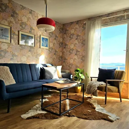Cozy Nest Below The Mountains With An Amazing View Počitniška hiša *
