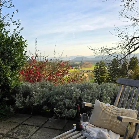 Cozy Nest Below The Mountains With An Amazing View Počitniška hiša *